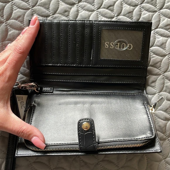 Guess wallet - Picture 3 of 6